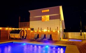 Blu Pointe & Retreat